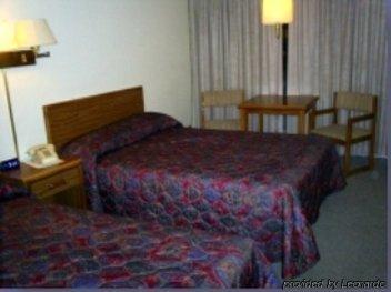 Pierre Inn And Suites Стая снимка